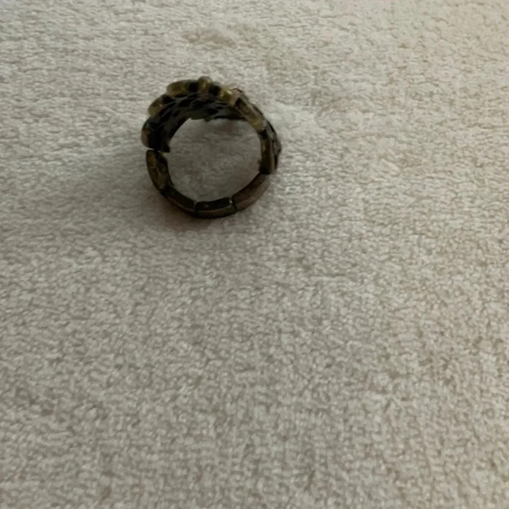 RING - Picture 3 of 5